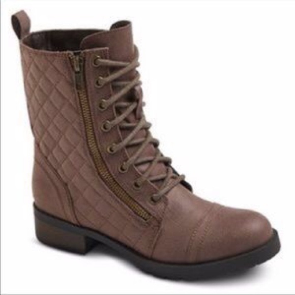 NWOT quilted combats boots